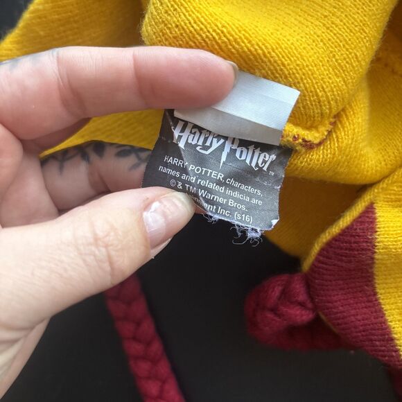 Officially Licensed Warner Bros Harry Potter Gryffindor Beanie - Picture 2 of 4